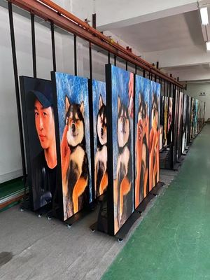 IP-Serie - Vielseitiges 640x1920mm Indoor-LED-Poster mit hoher Refreshrate und drahtloser Steuerung